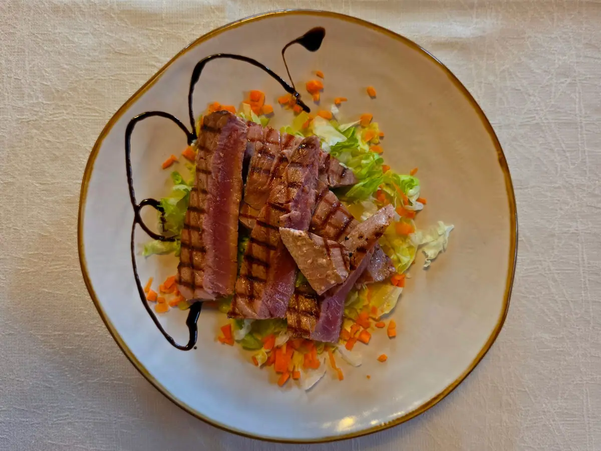 Tagliata di tonno fresco scottata